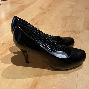 Madden Girl black pumps